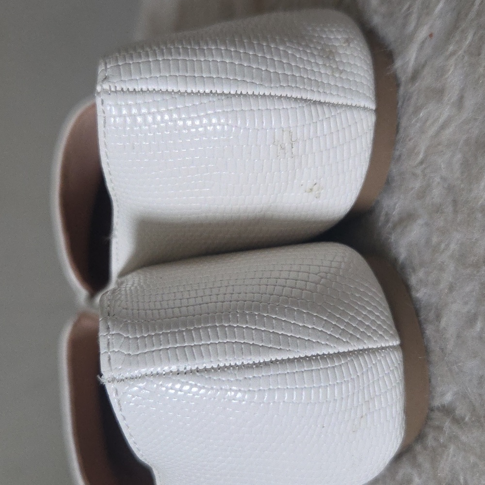 R2 Bree Flats In White (7) - Picture 3 of 7